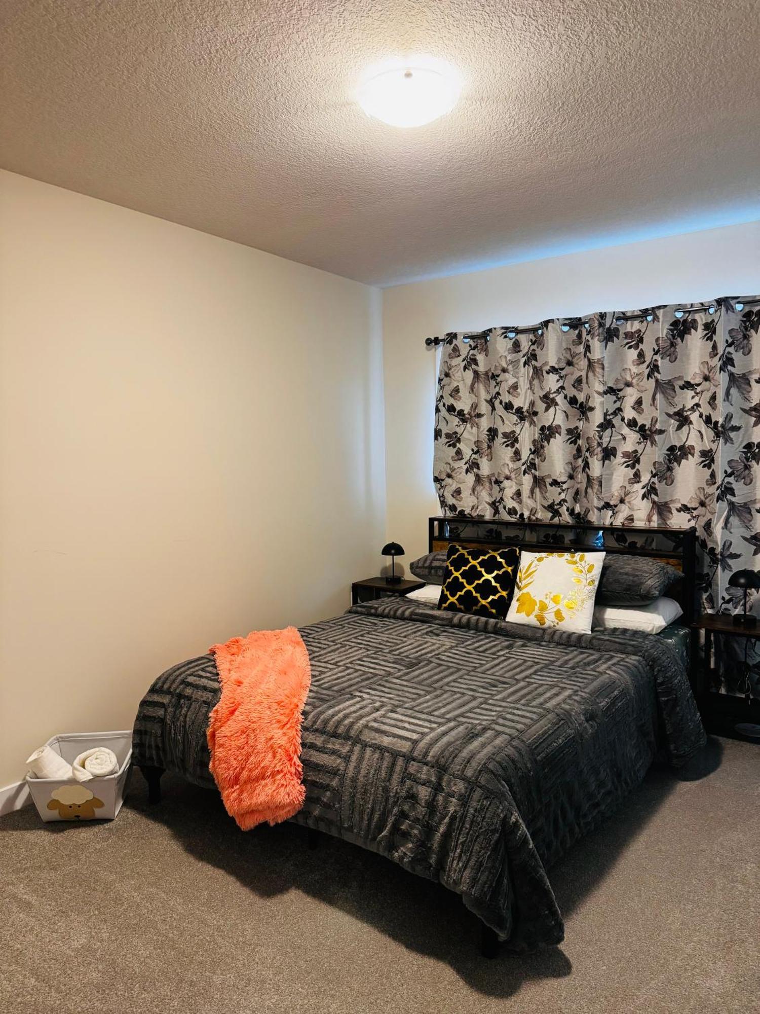 Have Whole House To Yourself Thorold Экстерьер фото